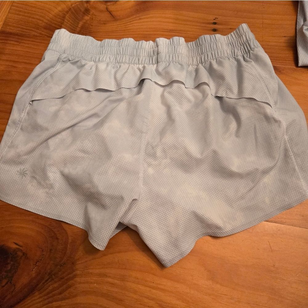 Athleta Bundle Light Gray Printed Capri Leggings … - image 4